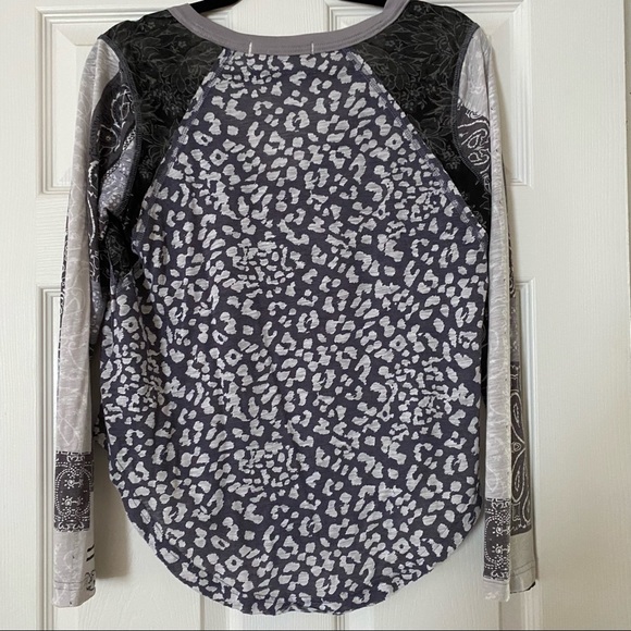 We the Free L/S V-neck Tee NWOT - Picture 3 of 10